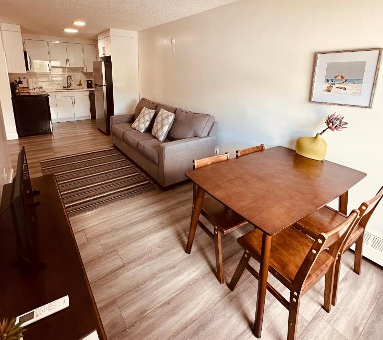 unit #203 Cozy Mountain View 1BR in DT - B&B Canmore