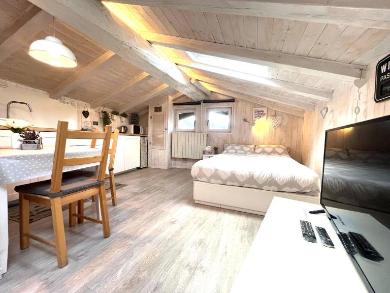 Il piccolo Loft nel cuore antico di Aosta - You & Me case vacanza - Chambres d'hôtes Aoste