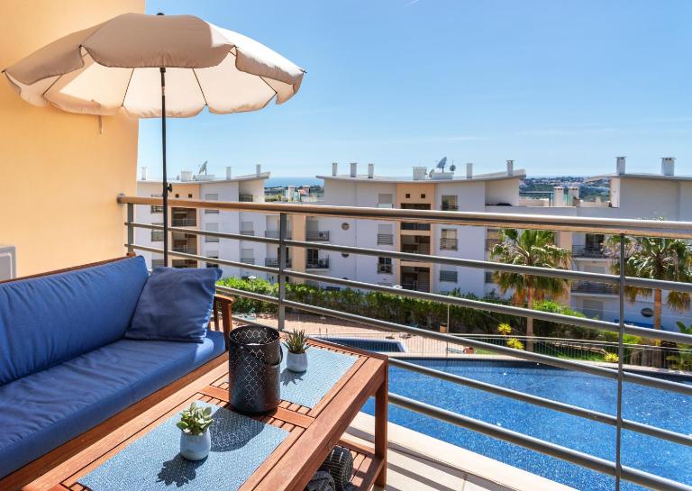 BnB Homes Ocean view Apartment with panoramic Terrace, 2 Swimming pools & Tennis court - B&B Albufeira