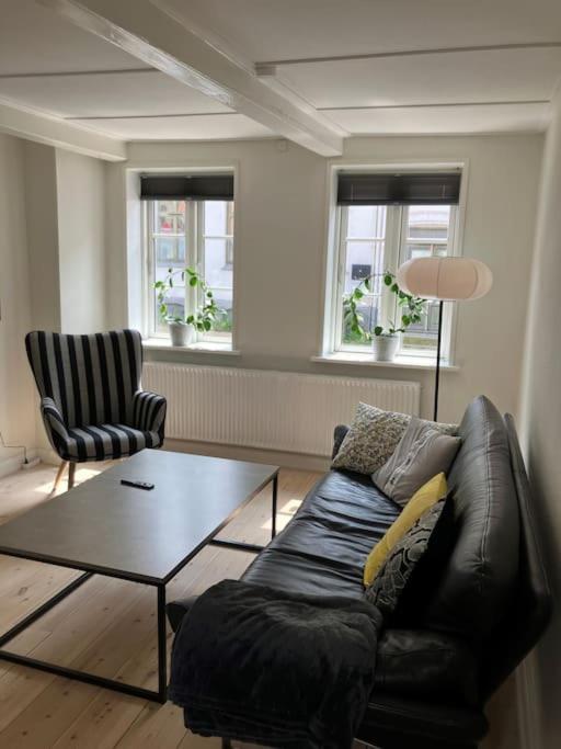 Charmerende byhus midt i Assens - Chambres d'hôtes Assens