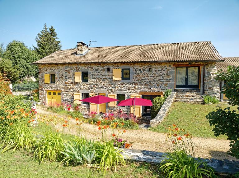 Gîte de Genebret - Bed and Breakfast Bessamorel
