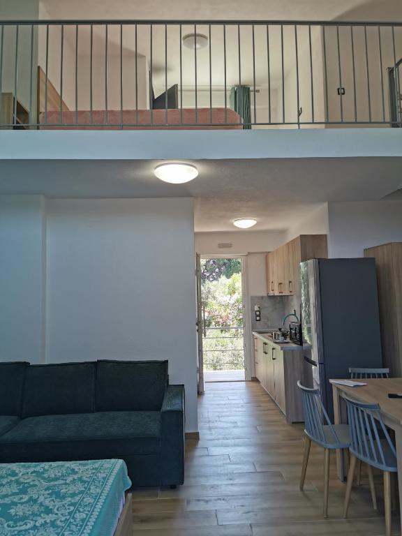 Irinishouse 5 - Bed and Breakfast Toróni