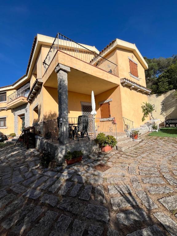Villa con vista panoramica a Olbia -Levante & Grecale con giardino e parcheggio - B&B Olbia