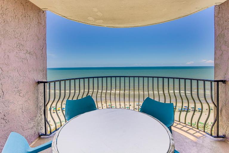 Oceanfront Condo w/ Balcony in Myrtle Beach! - B&B Myrtle Beach