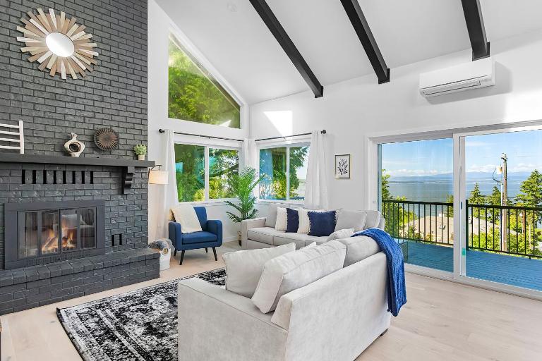 Peaceful Island Getaway, Port Susan views with BBQ & Playroom - B&B Camano