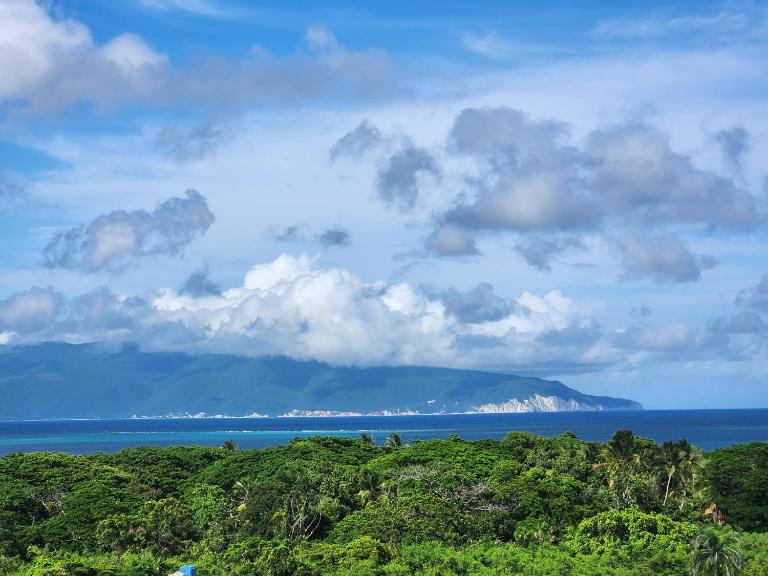 Penthouse Apartment with Bay and Mountain Views, Rooftop BBQ, AC, Fast WiFi, Near Saladilla Beach, Barahona - Bed and Breakfast Barahona