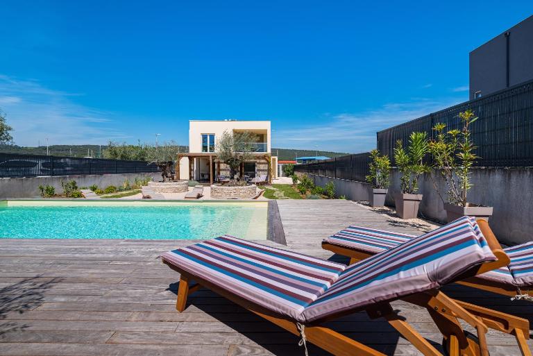 4 Bedroom Private Villa with Large Pool, Quiet Area - Ferienwohnung Bibinje