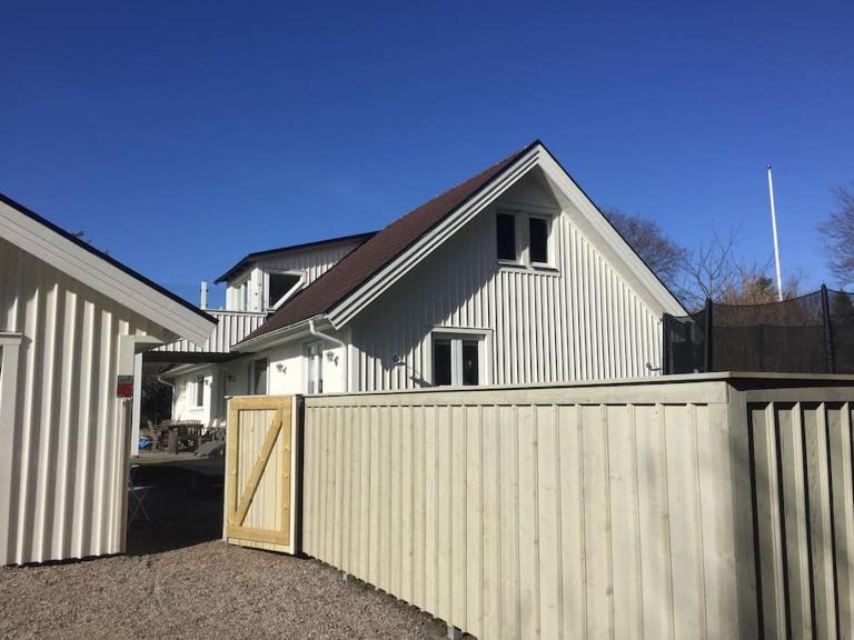 Family-friendly house near the sea - Chambres d'hôtes Träslövsläge