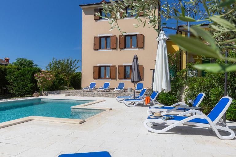 Apartments "Alen" - Bed and Breakfast Nedeščina