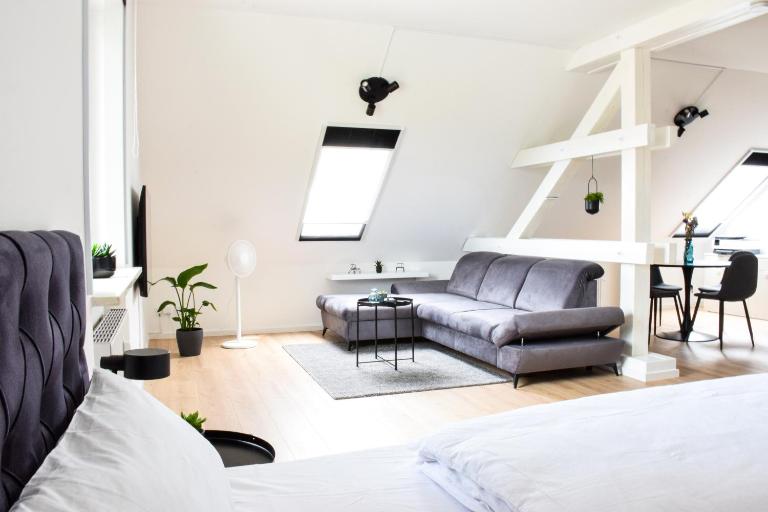 stycoz - Modernes Loft - 60 m2 - Küche - Parken - B&B Starnberg