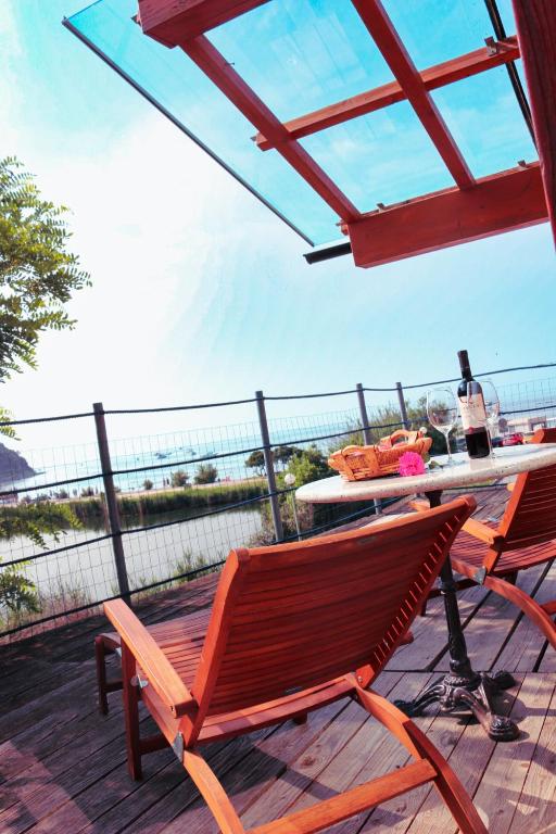 Beachfront Oasis Fiesa - 20m to Sea, Terrace & Parking - Chambres d'hôtes Piran
