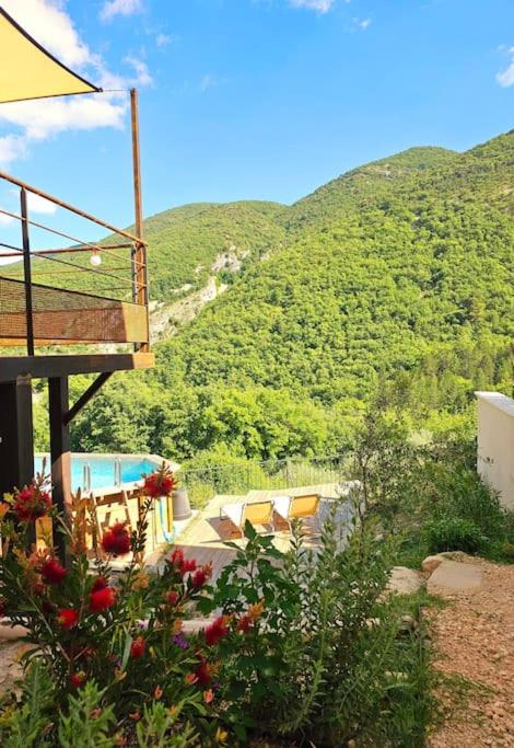 La Castellane, vue imprenable sur le Luberon - B&B Saignon