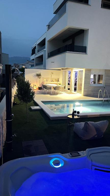 Luxury apartment Black Pearl Beluga with private Pool and Jacuzzi - B&B Novalja