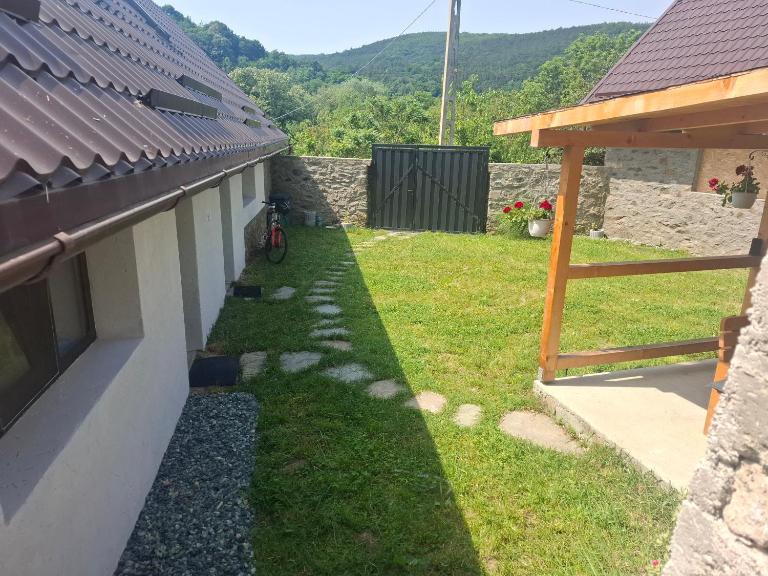 Casa nouă - B&B Sasca Montană