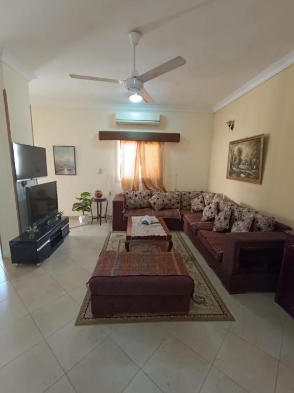 شقة سكنية ذات طابع عائلى متميز بها كافة الامكانيات من فلتر ماء وواى فاى - B&B Hurghada