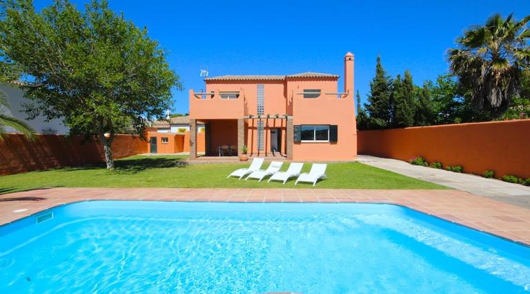 chalet Junto a la playa con piscina privada, La Breña - B&B Los Caños