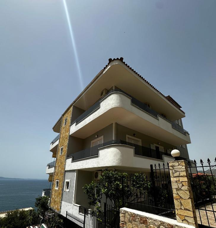 Ylli's Apartments - Bed and Breakfast Sarandë
