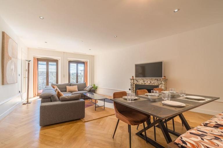 Astoria Haussmannien - Appartement de caractère - B&B Aix-les-Bains