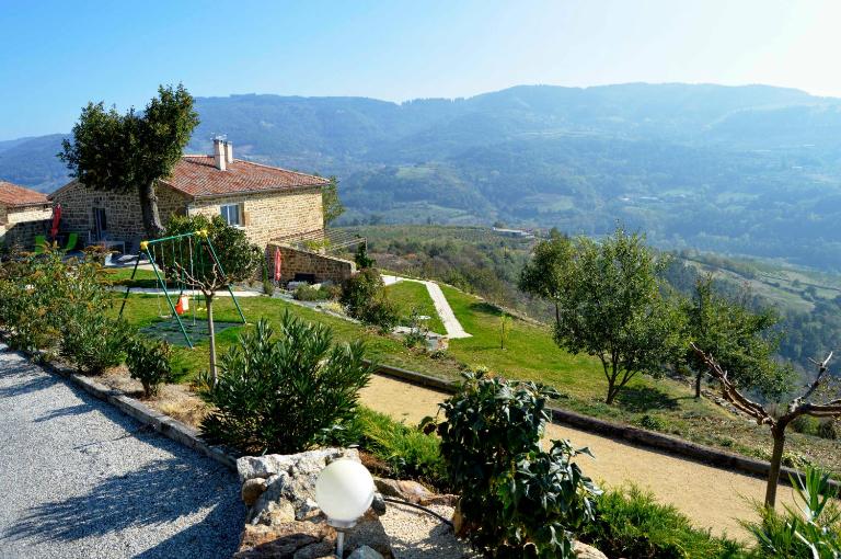 Ardèche, Gîtes la côte des Buis, avec piscine intérieure, Jacuzzi, vallée du Doux - Bed and Breakfast Empurany