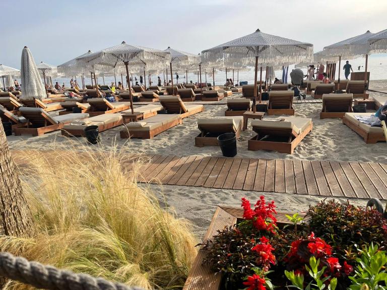 Mirela's Apartment by the sea - Bed and Breakfast Durrës