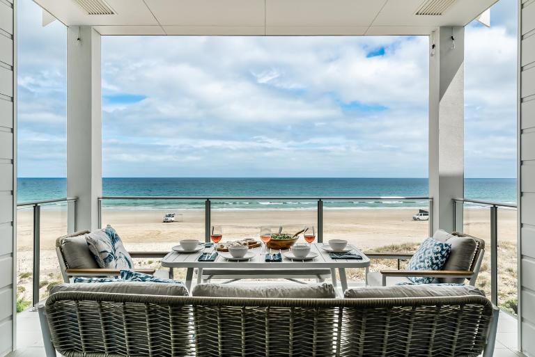The Esplanade - Luxuriously Styled New 3 Bed Apt - B&B Moonie