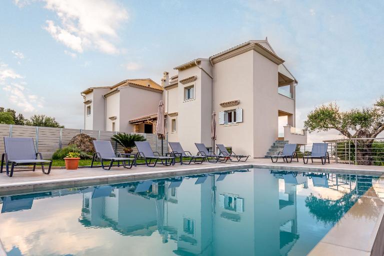 Avgi Villa - Avra House With Shared Pool By Filoxenia Villas - B&B Karyofyto