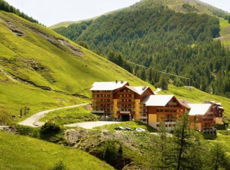 Appt dans chalet résidence Les Balcons du Soleil - Bed and Breakfast Allos