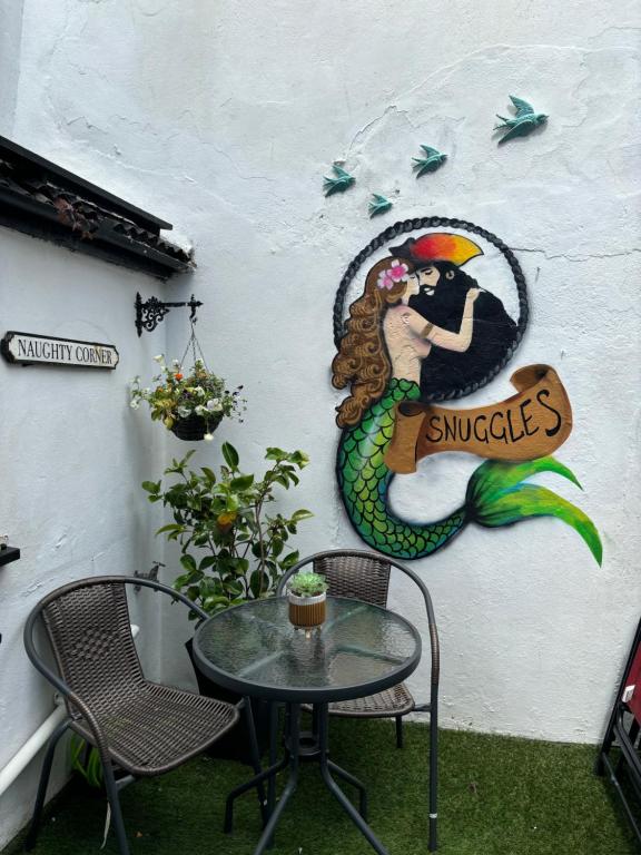 SNUGGLES - B&B Weymouth