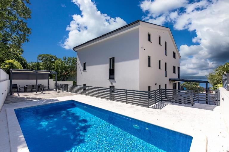Pool Apartments Crikvenica - B&B Cirquenizza