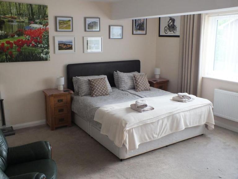 The Rose Garden - B&B Swindon