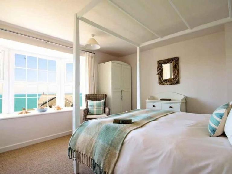 Castaway, Port Isaac Bay Holidays - Bed and Breakfast Port Isaac