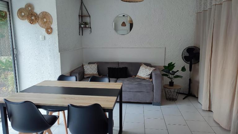 T2 RDC avec Jardin, Cap d'Agde, Secteur Falaise, 100 m plage, Clim, WIFI, Parking - B&B Le Cap d'Agde