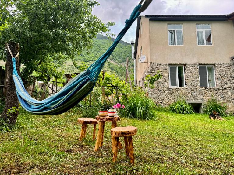 Barbara's Eco-Cozy GuestHouse - Chambres d'hôtes Mestia