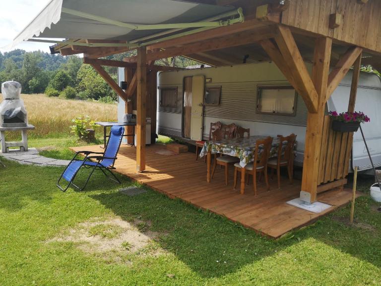 Počitniška prikolica Zeleni raj - Ferienwohnung Podnart