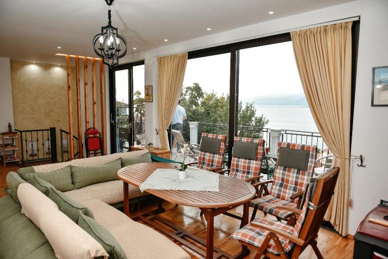 Panoramic View over Shkodra's Lake - Serena Home - B&B Shkoder