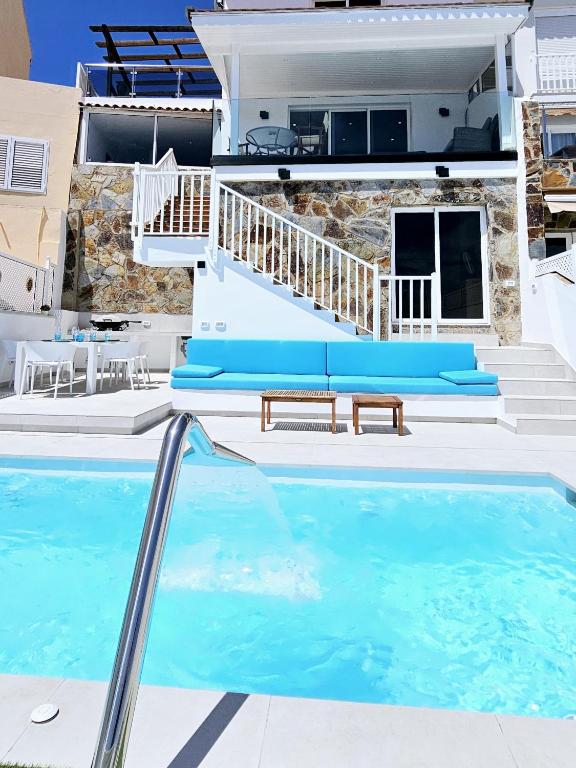 Exclusive villa with heated saltwater pool, roof terrace with beautiful views in Mogán - B&B Arguineguín