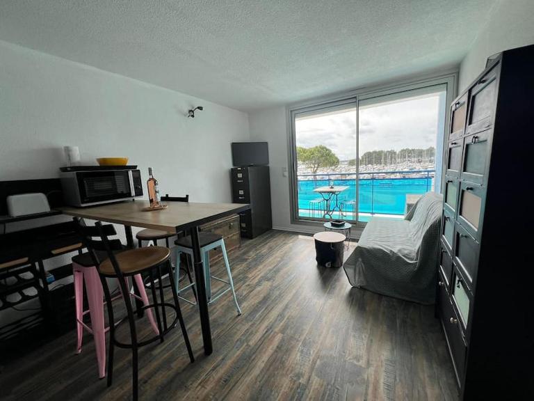 Charmant studio rénové - B&B Hourtin