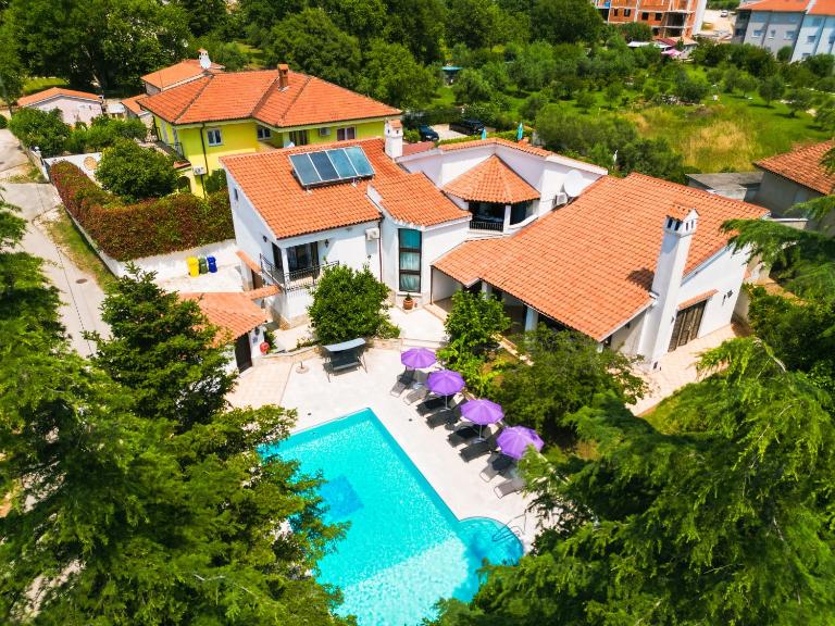 Villa Belvue - Big Pool & Private Parking - 500m Sea - Ferienwohnung Medulin