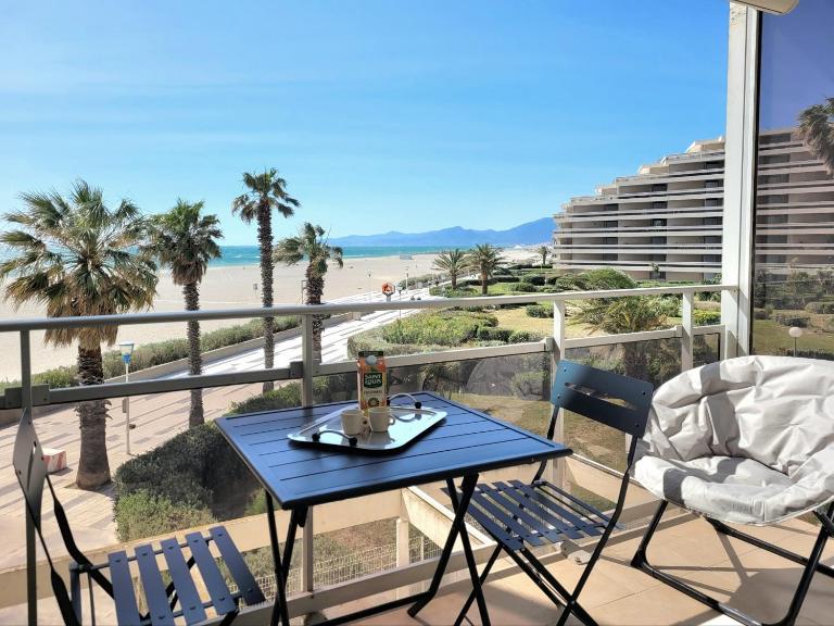 Canet-en-Roussillon T2 Moderne - Parking - Clim - 2ème étage avec ascenseur - 4 pers - FR-1-794-136 - B&B Canet-en-Roussillon