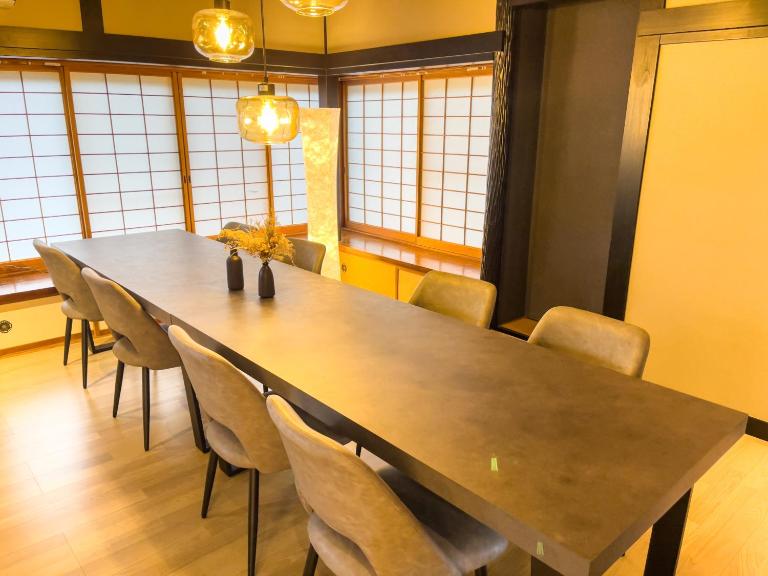自然豊かな古民家豪邸 最大12名まで可 大人数に最適可で アクセス良好な 菱閣 - Bed and Breakfast Fujikawaguchiko