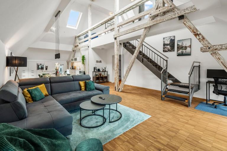 DND Design Loft I 170qm I Parken I Balkon I Workstation I Netflix I Kaffee I Waschmaschine I Trockner I Xbox I Ausblick - Ferienwohnung Würzburg