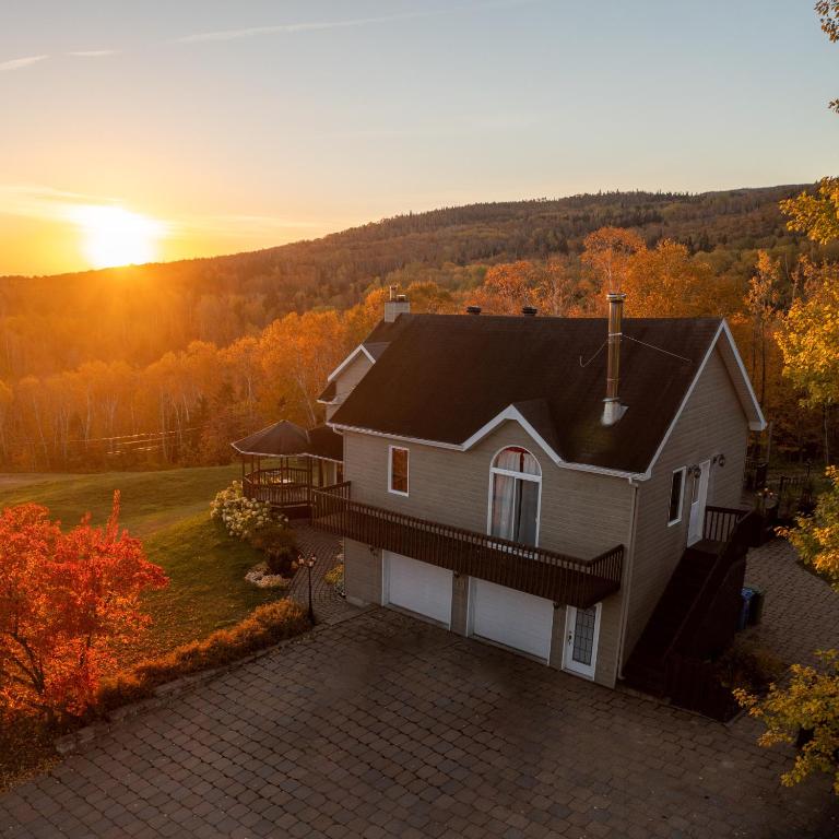 Intimate Apartment with Scenic Views - B&B Baie-Saint-Paul