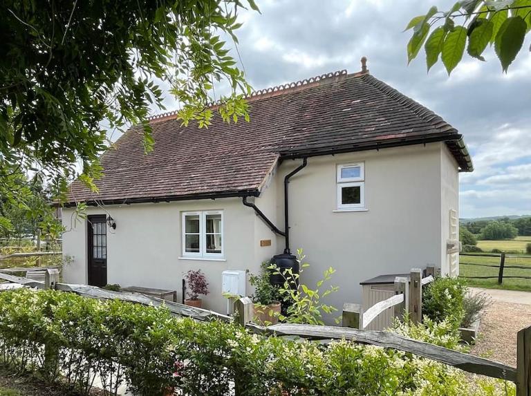 Lovely Kent cottage with rural Medway views - B&B Tonbridge