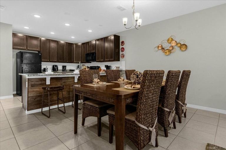 4732 Spacious 3BR Townhome w Lake View - B&B Kissimmee
