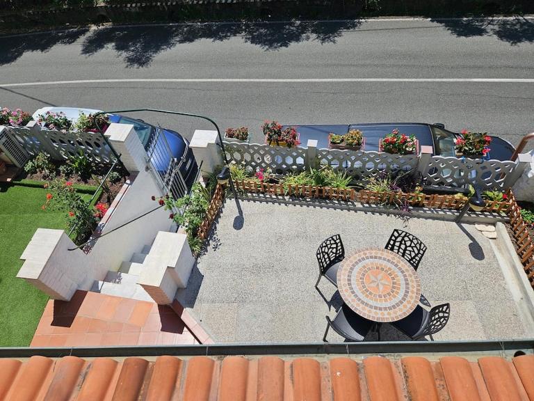 Casa Arcobaleno - giardino e parcheggio gratuito - B&B La Spezia