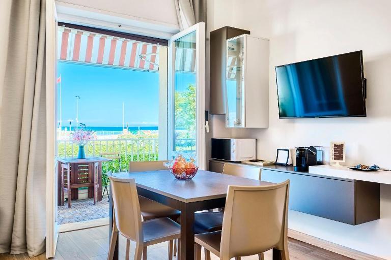 Appartamento con Terrazza Fronte Mare - Chambres d'hôtes Riccione