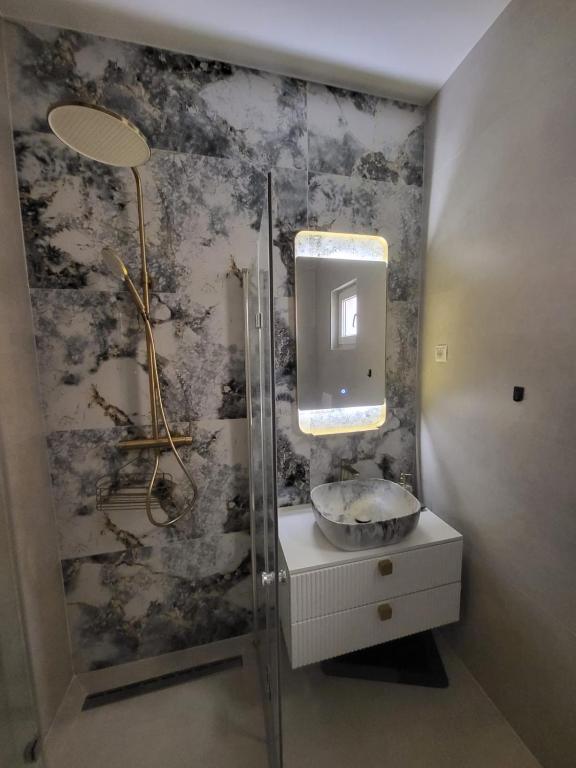 Room Natali with private bathroom and terrace - B&B Zara