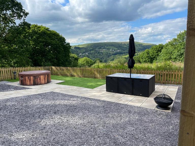 Three bed static caravan with fantastic views and hottub - B&B Swansea