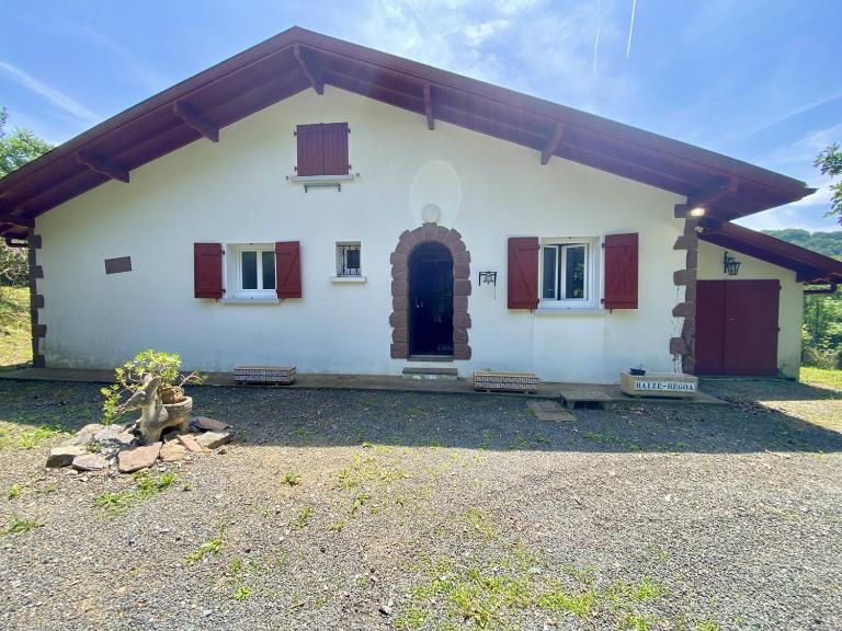 Maison spacieuse à Macaye, au calme, 6-8 pers, proche Cambo, animaux admis, jardin, internet WiFi - FR-1-495-141 - B&B Macaye