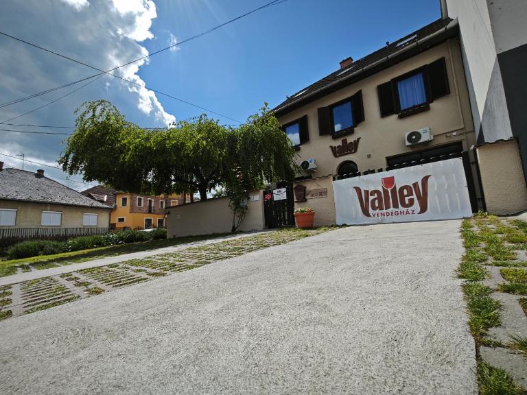 Valley Vendégház - B&B Eger